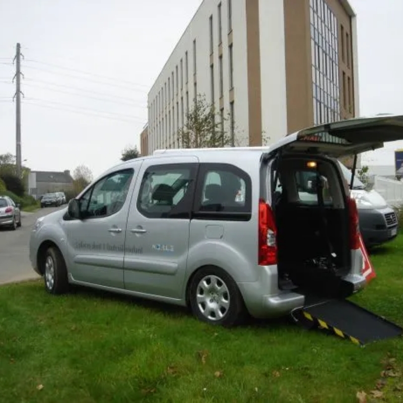 Handi Technic Auto A T S Bosch Car Service Amenagement Vehicule Pour Handicape A Brest Amenagement Pour Vehicule Auto Ecole 6