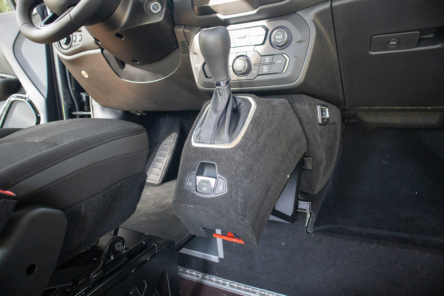 Handi Technic Auto A T S Bosch Car Service Amenagement Vehicule Pour Handicape A Brest Jeep Renegade Mobility Ehybrid Levier Coulissant